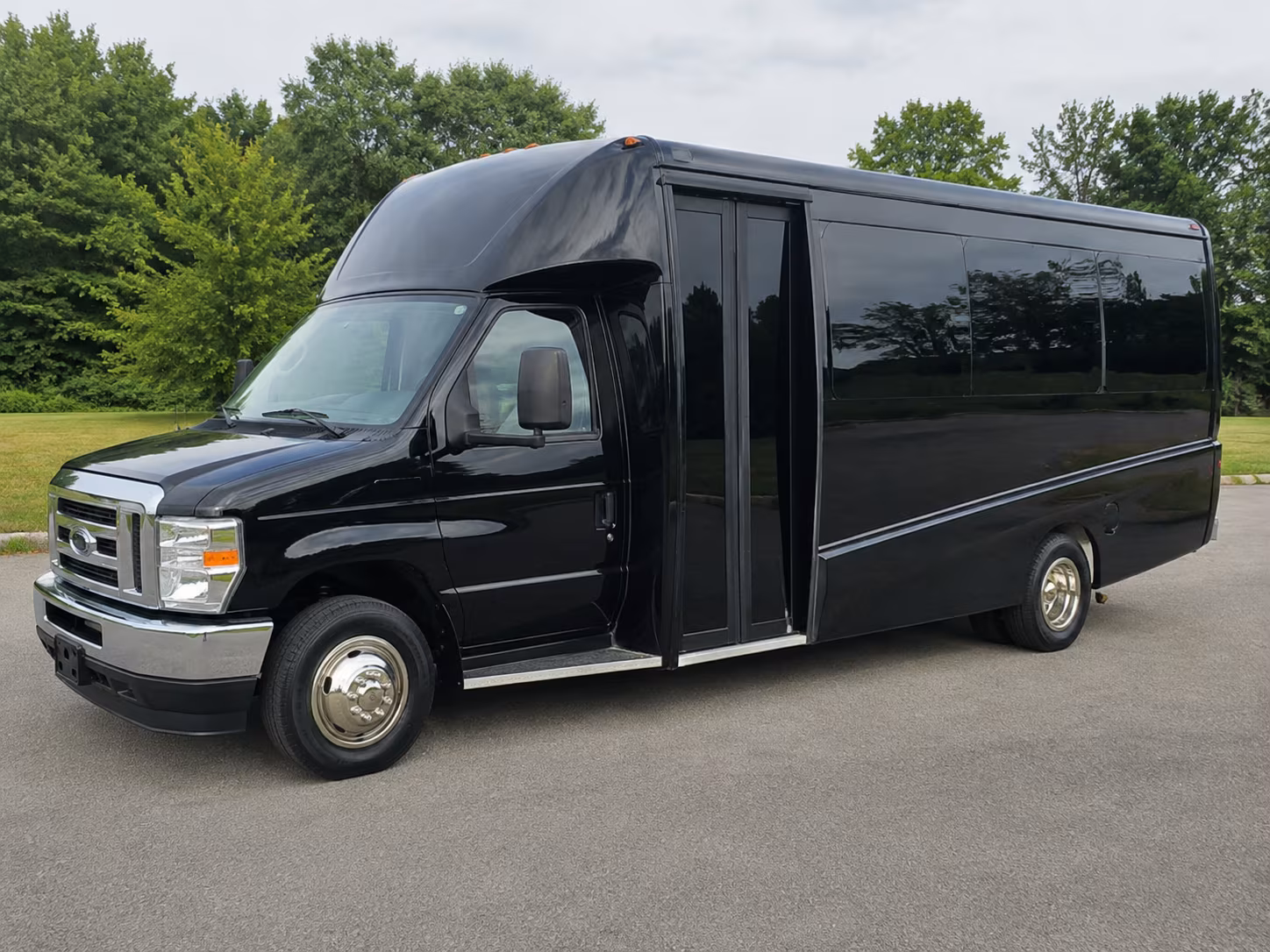 Glendale Airport Shuttle & Transportation party bus exterior