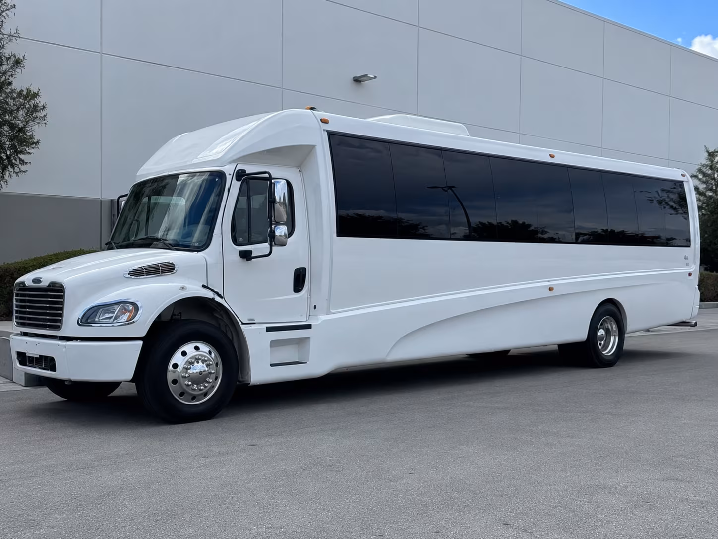 Goodyear Winery Tour & Pub Crawl Transportation